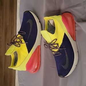 (J4) Nike 270 Flyknit size 12 Mens